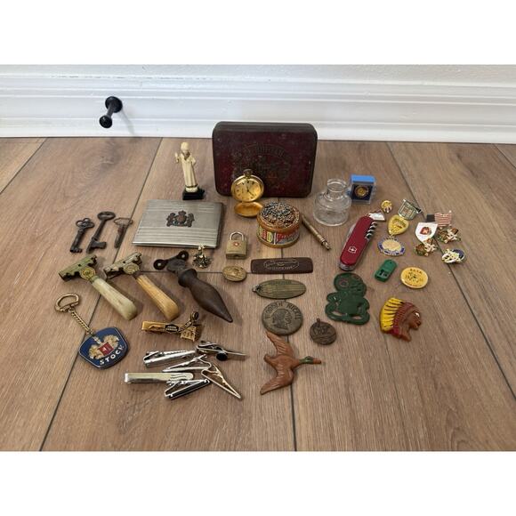 Vintage Estate Junk Drawer Lot Grandpa Core Antiques Keys Razors Pins Odd Ends - Picture 1 of 16